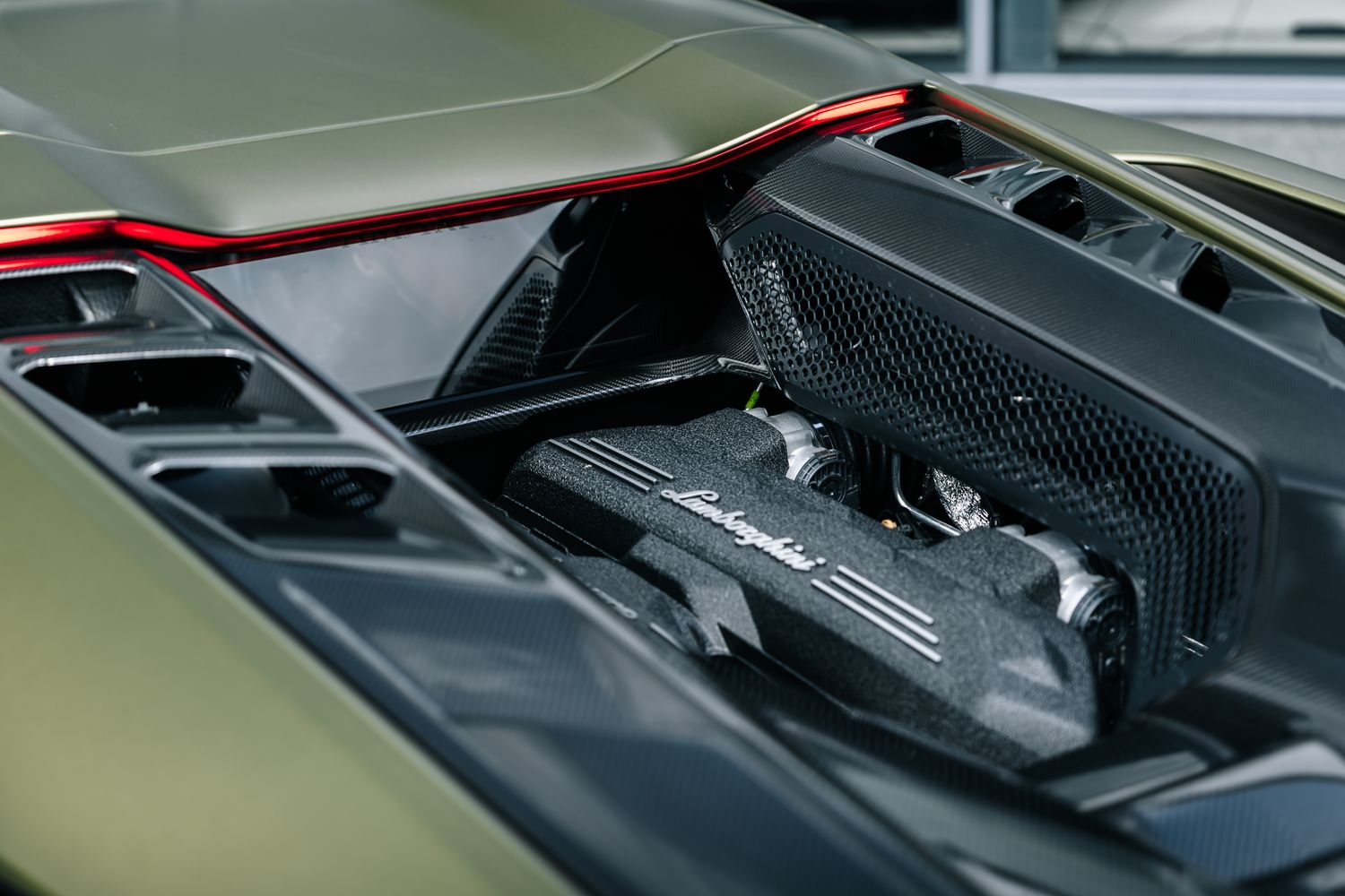 Lamborghini Revuelto